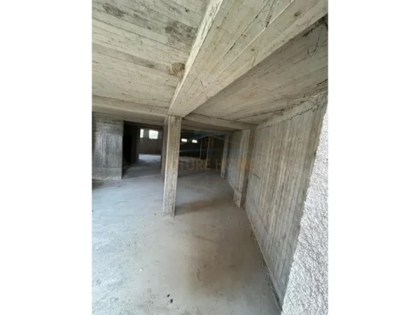 Plepa, shitet ambjent biznesi Kati 0, 254 m² 114.300 € (Durres)