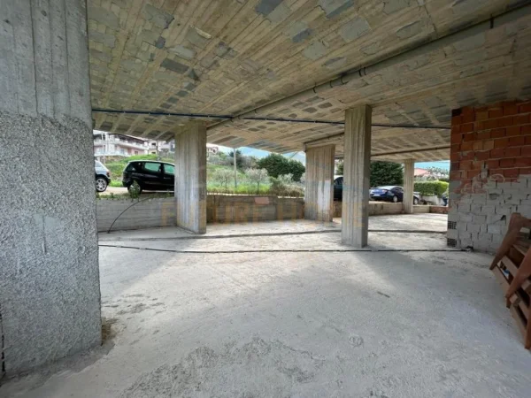 Plepa, shitet ambjent biznesi Kati 0, 252 m² 201.600 € (Durres)