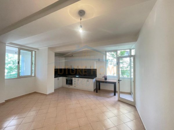 Tirane, jepet me qera apartament 1+1 Kati 1, 58 m² 350 € (Selitë, Tiranë.)
