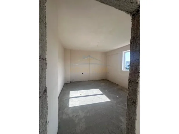 Durres, shitet apartament 1+1 Kati 11, 74 m²