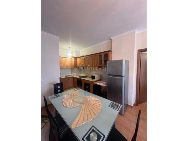 Durres, jepet me qera apartament 2+1 Kati 3, 88 m² 350 € (Muzeu Deshmorve)