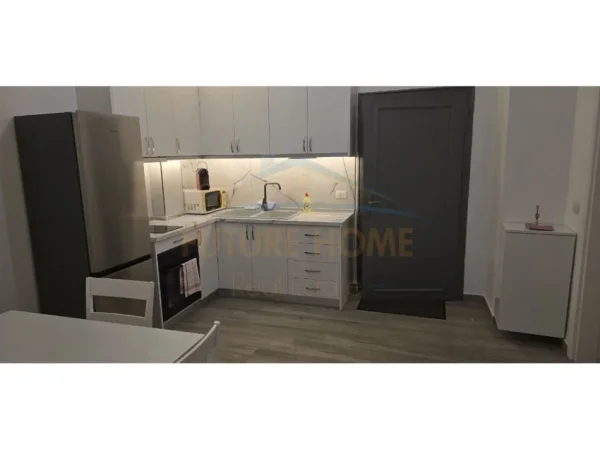Durres, jepet me qera garsonier 1+1 , 47 m² 450 € (Plazh Rrota kuqe)