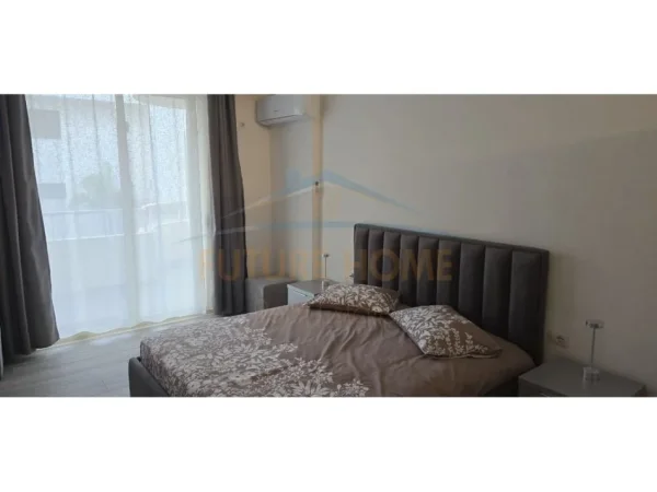 Durres, jepet me qera garsonier 1+1 , 47 m² 450 € (Plazh Rrota kuqe)