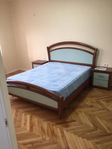 Tirane, jepet me qera apartament 2+1 Kati 5, 500 € 