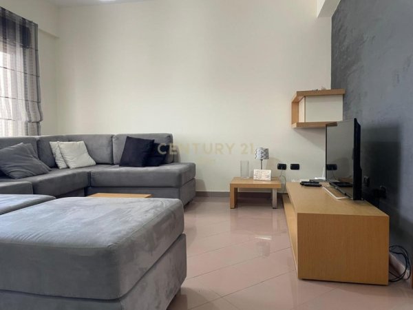 Durres, jepet me qera apartament 2+1 Kati 2, 101 m² 550 € (Vollga)
