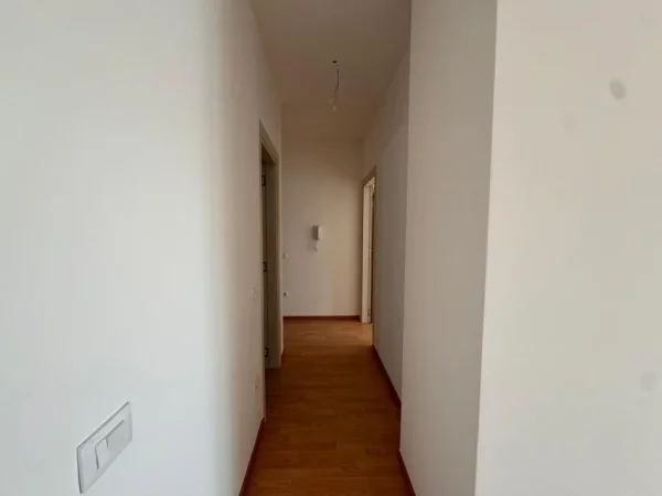 Tirane, shitet apartament 1+1 Kati 2,