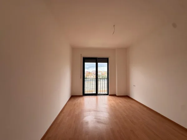Tirane, shitet apartament 1+1 Kati 2,