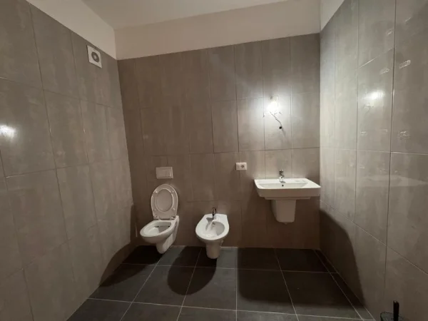 Tirane, shitet apartament 1+1 Kati 2,