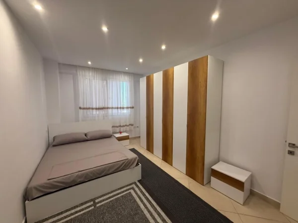 Tirane, jepet me qera apartament 2+1 Kati 6, 120 m² 550 € 