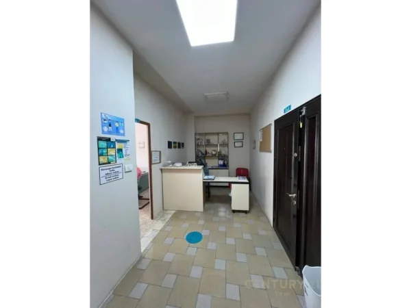 Tirane, jepet me qera zyre Kati 1, 155 m² 1.700 € 