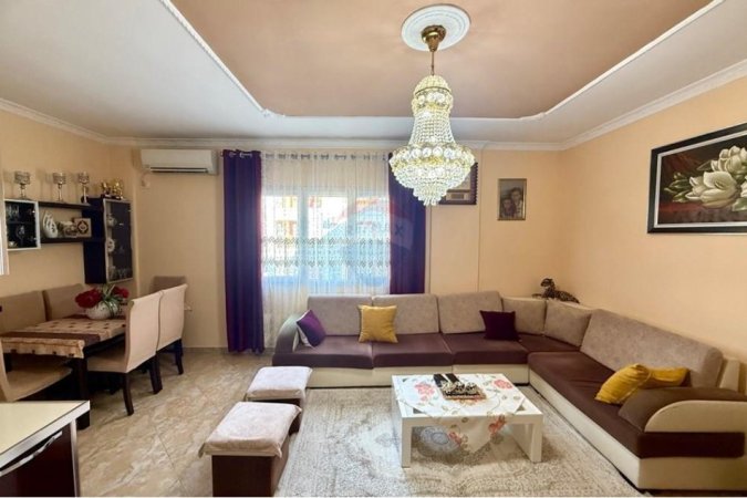 Apartament ne shitje, 1+1 totalisht i mobiluar tek Hipoteka (120'500 Euro) !