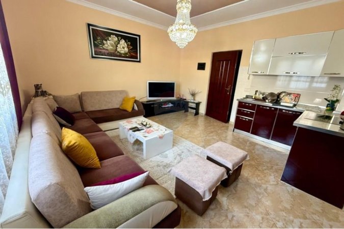 Apartament ne shitje, 1+1 totalisht i mobiluar tek Hipoteka (120'500 Euro) !