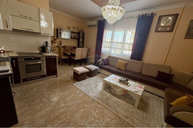 Apartament ne shitje, 1+1 totalisht i mobiluar tek Hipoteka (120'500 Euro) !