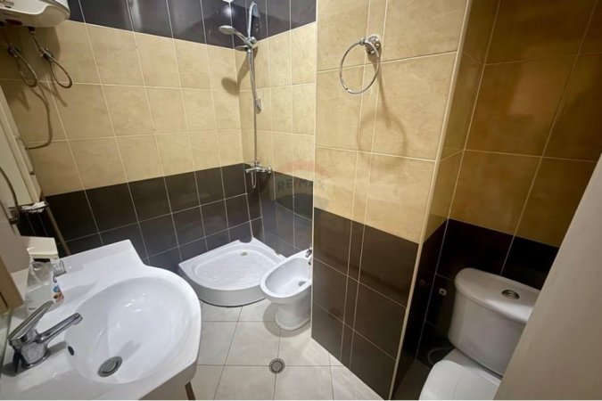 Apartament ne shitje, 1+1 totalisht i mobiluar tek Hipoteka (120'500 Euro) !