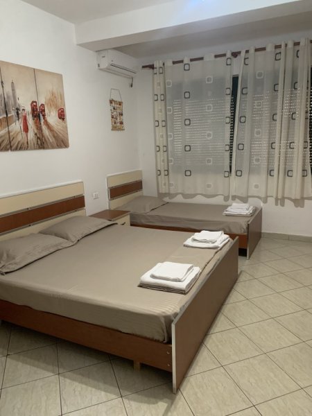 Golem apartament ne plazh me pamje nga deti