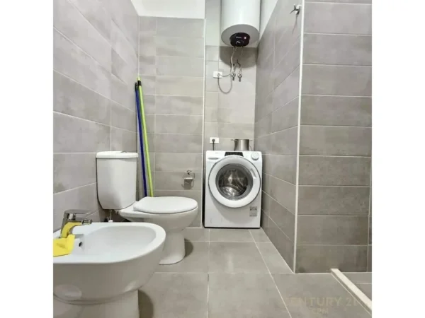 Tirane, jepet me qera apartament 2+1 Kati 1, 80 m² 500 € 