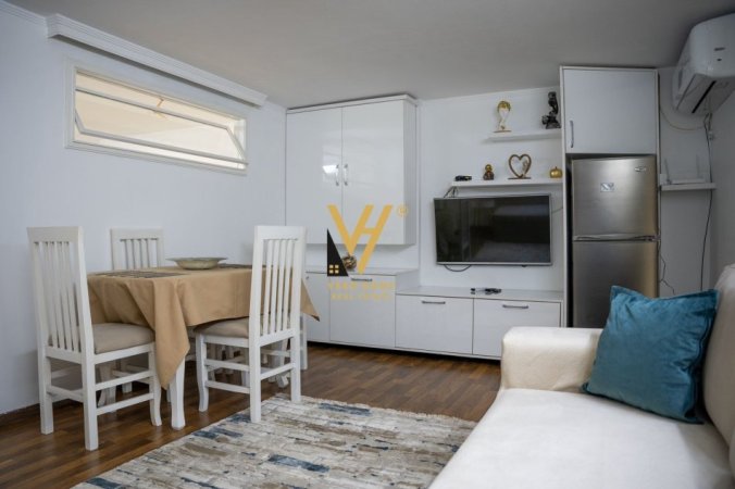 Tirane, jepet me qera apartament 1+1+Ballkon Kati 1, 70 m² 600 € (RRUGA BILAL GOLEMI)