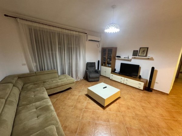 Jepet me qera apartament 2+1+2+Ballkon +parkim Kati 6, 100 m² 600 € (Perballe Maternitetit te Ri te Kopshti Princi i lumtur)
