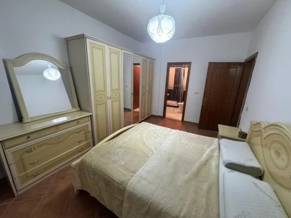 Jepet me qera apartament 2+1+2+Ballkon +parkim Kati 6, 100 m² 55.000 leke (Perballe Maternitetit te Ri te Kopshti Princi i lumtur)