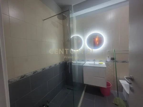 Tirane, jepet me qera zyre Kati 5, 160 m² 2.000 € 