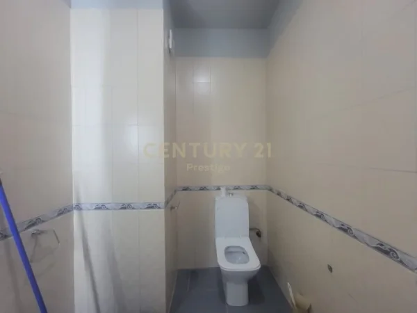 Tirane, jepet me qera zyre Kati 5, 160 m² 2.000 € 