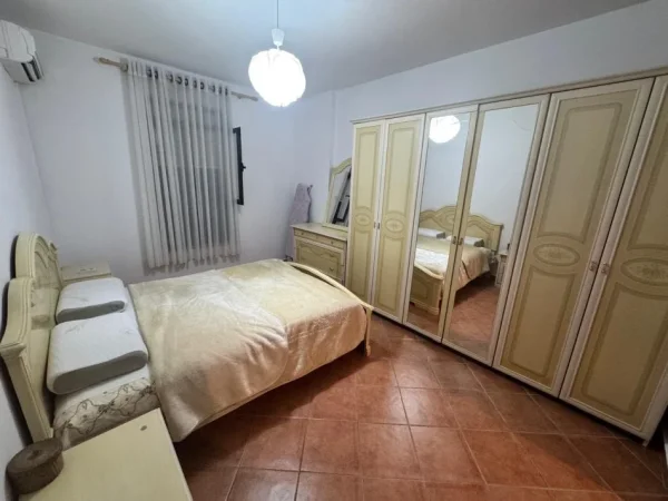Jepet me qera apartament 2+1+2+Ballkon +parkim Kati 6, 100 m² 55.000 leke (Perballe Maternitetit te Ri te Kopshti Princi i lumtur)