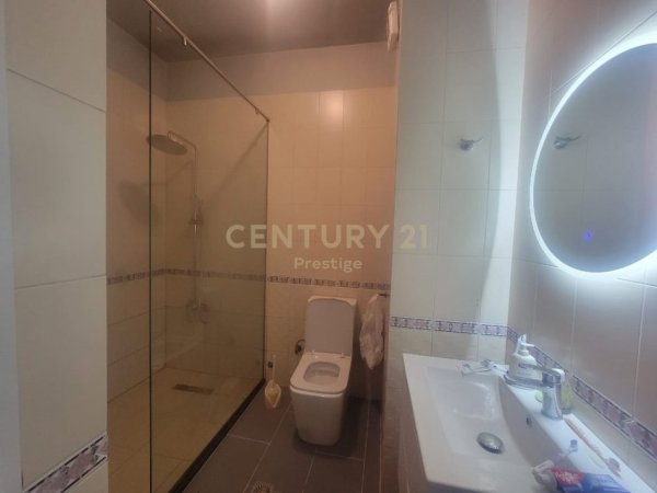 Tirane, jepet me qera zyre Kati 5, 160 m² 2.000 € (RRUGA E ELBASANIT, TIRANE!)
