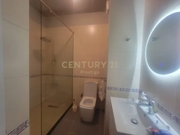 Tirane, jepet me qera zyre Kati 5, 160 m² 1500 € (RRUGA E ELBASANIT, TIRANE!)