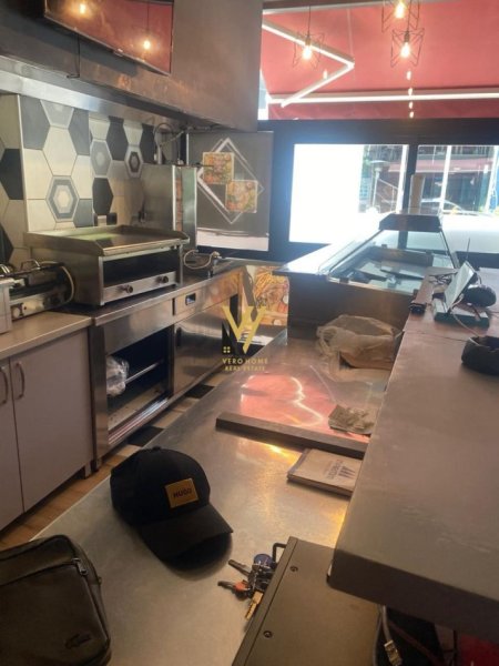 Tirane, jepet me qera dyqan Kati 0, 50 m² 1.200 € (KOMUNA E PARISIT)