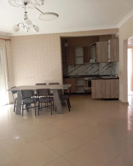 Astir, jepet me qera apart 3+1+2 Kati 2, 157 m² 700 € (Astir, pranë Oslos, buzë rrugës kryesore)