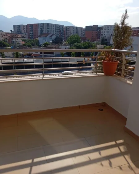 Astir, jepet me qera apart 3+1+2 Kati 2, 157 m² 700 € (Astir, pranë Oslos, buzë rrugës kryesore)