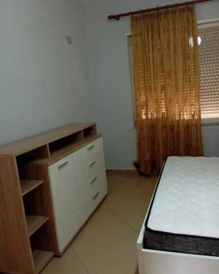 Astir, jepet me qera apart 3+1+2 Kati 2, 157 m² 700 € (Astir, pranë Oslos, buzë rrugës kryesore)