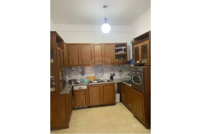 Tirane, jepet me qera apartament 1+1 Kati 2, 65 m² 500 € (Don Bosko)