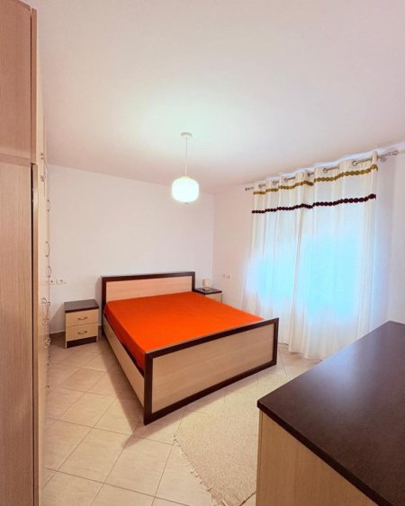 Tirane, jepet me qera apartament 1+1+Ballkon Kati 3, 55 m² 500 € (Pas Shkolles se Baletit)