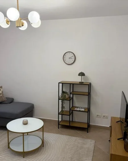Tirane, jepet me qera apartament 1+1+Ballkon Kati 3, 55 m² 500 € (Pas Shkolles se Baletit)