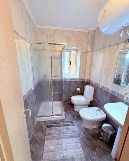 Tirane, jepet me qera apartament 1+1+Ballkon Kati 3, 55 m² 500 € (Pas Shkolles se Baletit)
