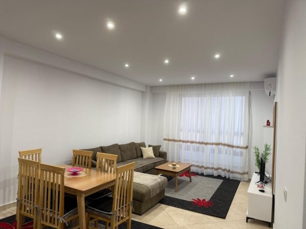 Tirane, jepet me qera apartament 2+1+Aneks+Ballkon Kati 6, 120 m² 550 € (astir)
