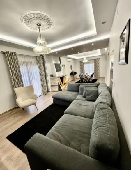 Tirane, shitet Vile 4 Katshe Kati 0, 840 m² 1.500.000 € (RRUGA SELAUDIN ZORBA, PRANE SPITALIT AMERIKAN 2)