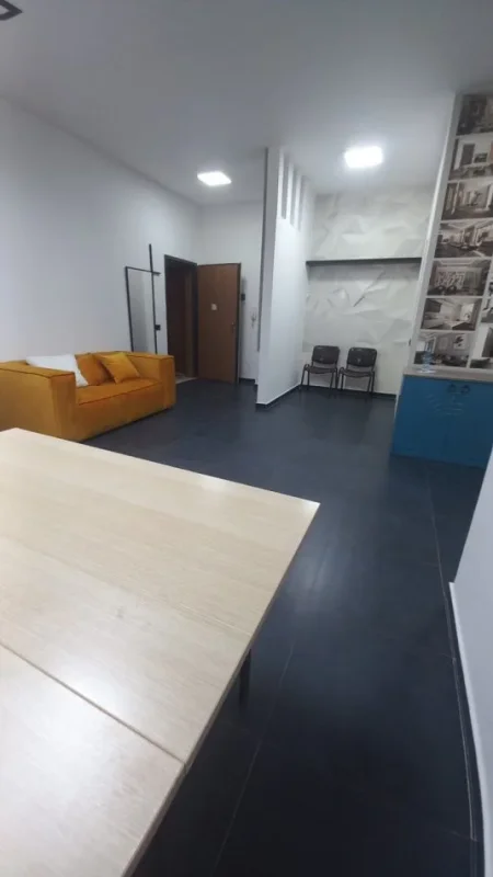 Tirane, jap me qera Zyrë Open Space me Qira – Vasil Shanto 480 €