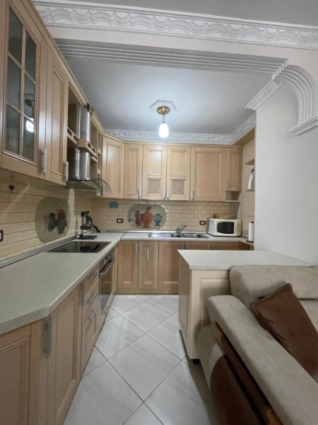 Tirane, jepet me qera apartament 2+1+Ballkon Kati 6, 100 m² 600 € (Ish Parku i Autobuzave)