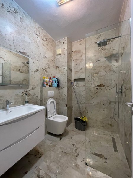 Tirane, jepet me qera apartament 2+1+Ballkon Kati 6, 100 m² 600 € (Ish Parku i Autobuzave)