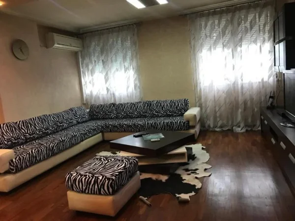 Tirane, jepet me qera apartament duplex 2+1 Kati 6, 100 m² 700 € (Ish Ekspozita, Grepi i Artë)