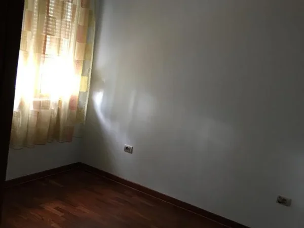 Tirane, jepet me qera apartament duplex 2+1 Kati 6, 100 m² 700 € (Ish Ekspozita, Grepi i Artë)