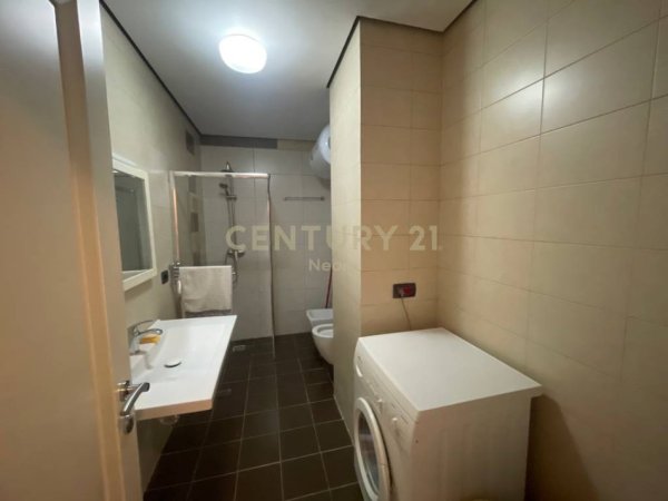 Tirane, jepet me qera apartament 2+1+Ballkon Kati 2, 92 m² 650 € (Neom116574)