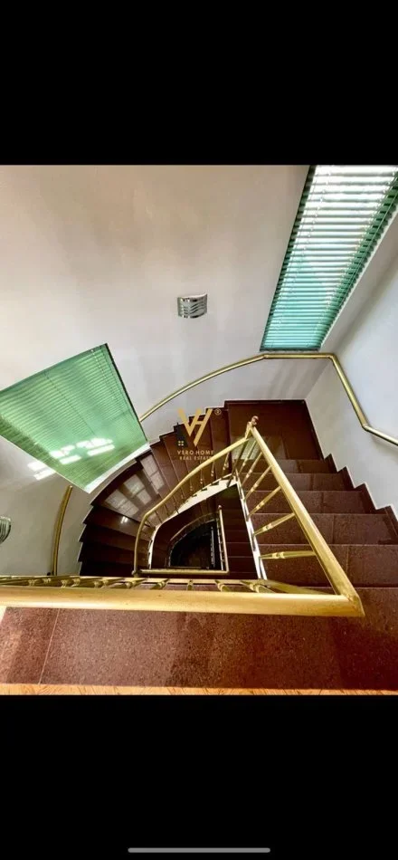 Tirane, jepet me qera Vile 3 Katshe Kati 0, 1.531 m² 5.000 € (RRUGA SELAUDIN ZORBA, PRANE SPITALIT AMERIKAN 2)