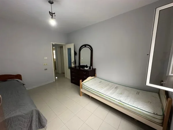 Tirane, jepet me qera apartament 2+1+Ballkon Kati 5, 80 m² 500 € (BULEVARDI ZOGU I PARE)