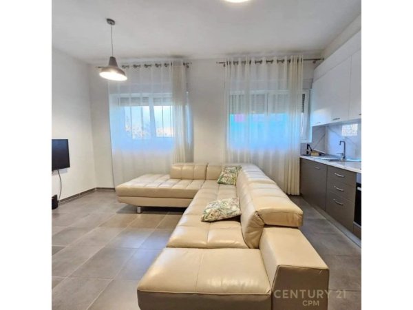 Tirane, jepet me qera apartament 2+1 Kati 1, 80 m² 500 € (Ali Demi)