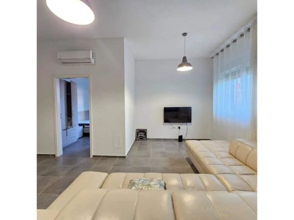 Tirane, jepet me qera apartament 2+1 Kati 1, 80 m² 500 € (Ali Demi)