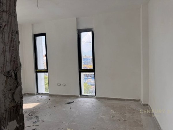 Tirane, jap me qera ambjent biznesi Kati 6, 94 m² 1.140 € (Zogu i Zi)