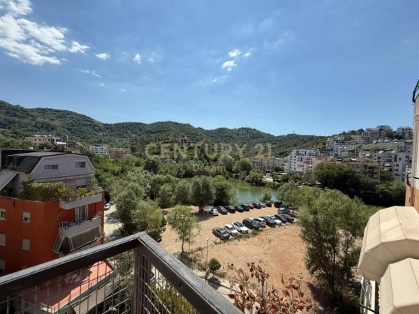 Tirane, jepet me qera apartament 2+1 Kati 4, 95 m² 700 € (Rr.Hamdi Garunja)